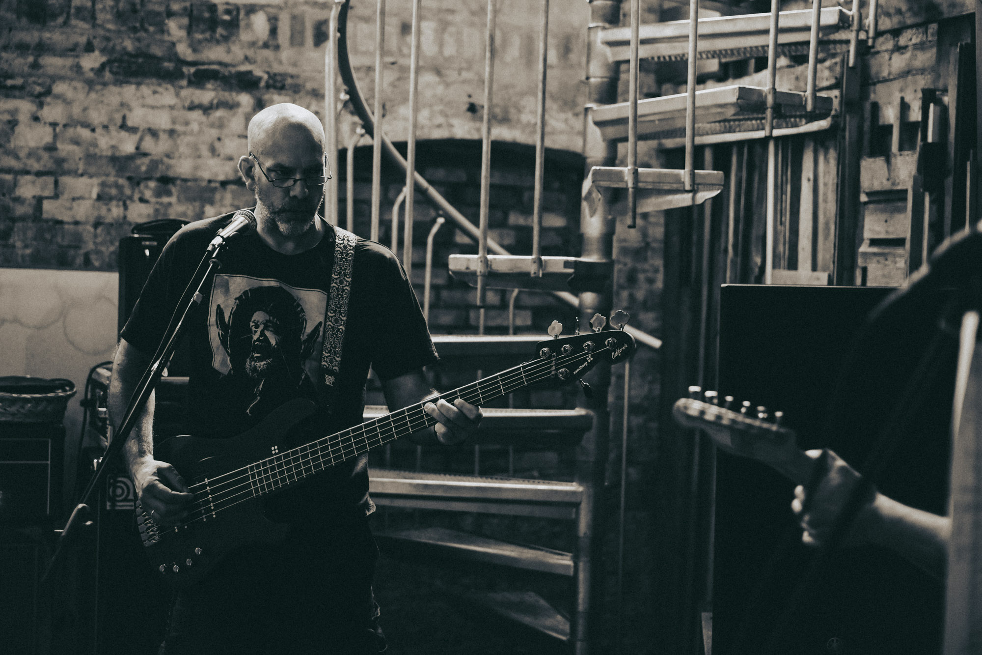 Band in Aktion während eines Konzerts